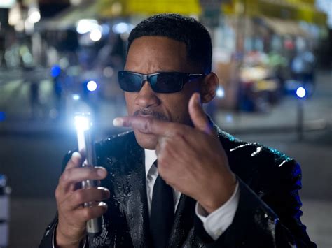 Men In Black Change In Neuralyzer Color In Mib Films Movies Tv