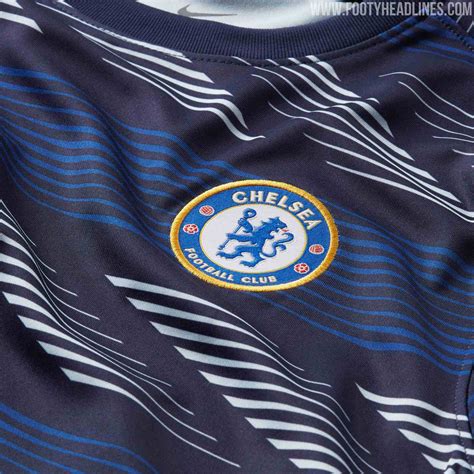 Bei 11teamsports findest du unter anderem auch das neue fc chelsea trikot 2020, welches die spieler in der kommenden saison tragen werden. Chelsea 20-21 Aufwärmtrikot + Einlaufjacke geleakt - Nur ...