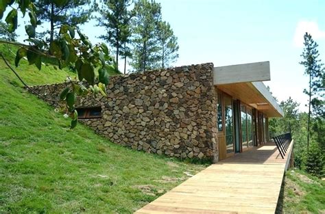 Building Into A Hillside Modern Earth Shelter Homes Built Into The Eco House Design