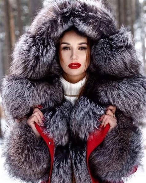Pin By Beautiful Furs On Parkas 5 In 2021 Winter Fur Coats Fur Parka