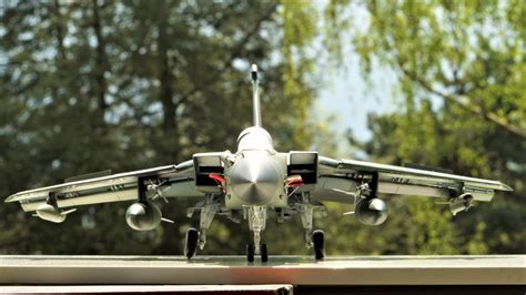 Erst seit wenigen jahren werden auch die tornados in mitteleuropa mehr erforscht und als gefahr erkannt. Tornado IDS, Revell 1:32 von Francis Schimpf