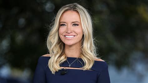 Podívejte se na sbírku fotek a redakčních stock obrázků, na kterých je kayleigh mcenany press conference washington dc. US White House Press Secretary, Kayleigh McEnany ...