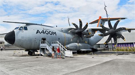 Da wir unser haus von innen komplett renovieren mussten, haben wir uns vor 2 monaten ein aluklik xxl300 von der firma altec gekauft. So sieht der Airbus A400M von außen und innen aus | STERN.de