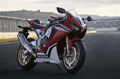 2017 Honda Cbr1000rr Sp Proving Patience Is A Virtue