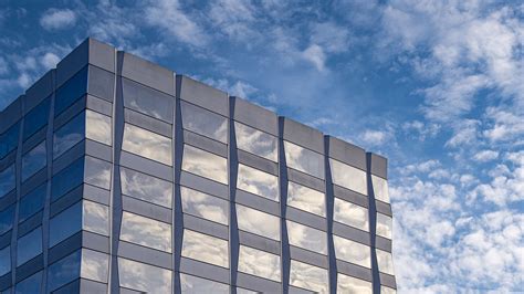 Download Wallpaper 3840x2160 Building Architecture Glass Clouds Reflection 4k Uhd 16 9 Hd