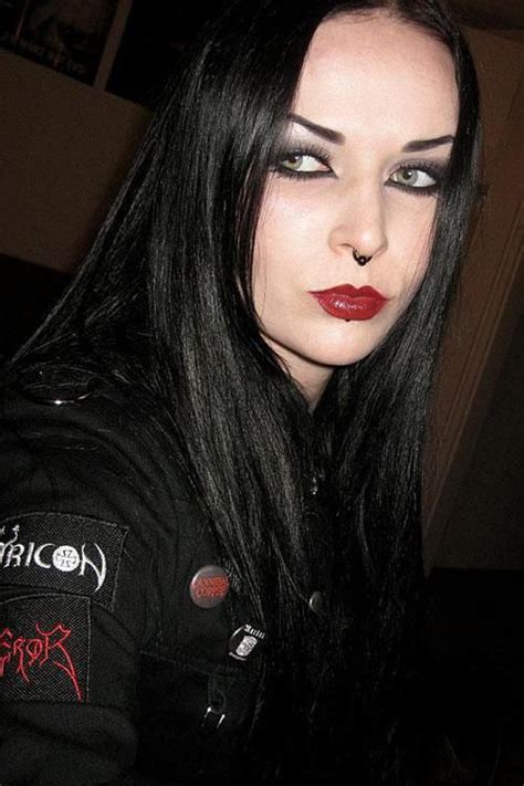 Girls With Black Hair Goth Beauty Dark Beauty Metal Girl Outfit Metalhead Girl Ladies Of
