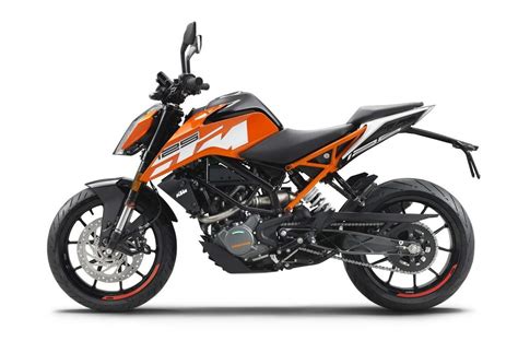 It is available in only 1 variant and 1 colour. KTM 125 DUKE specs - 2017, 2018, 2019, 2020, 2021 ...