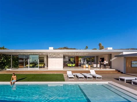 4 Modern Houses With Flat Roofs To Inspire Your Design