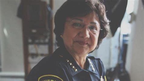Lupe Valdez Could Make History As Texas’ First Hispanic Governor Huffpost Canada Politics