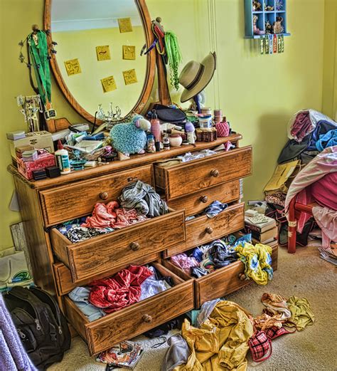 how to clean a messy room quickly