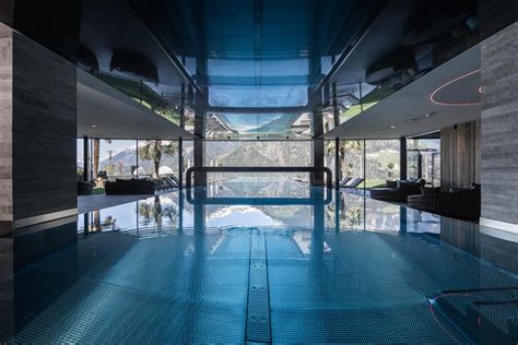 Riffing on a feature that traces today, pools are fast stead becoming an important part of everyday life. Underwater swimming pool doors - METEK Ltd.