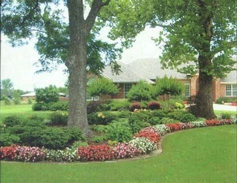 Small yard landscaping ideas within fencing near. Adorable Flower Beds Ideas Around Trees To Beautify Your ...