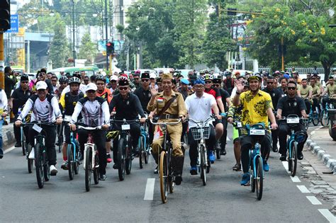 Presiden Jokowi Naik Ontel Di Bandung Sekretariat Negara