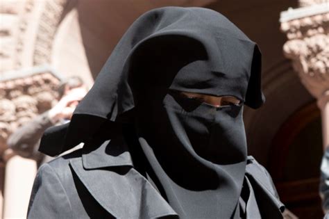 Ont Court Says Woman Must Remove Niqab To Testify