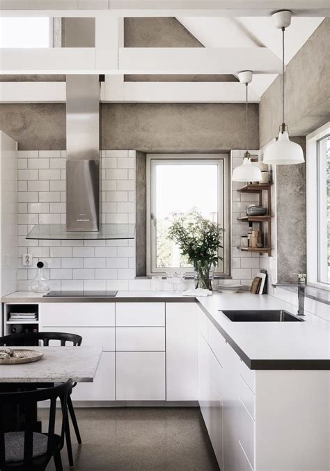 15 design ideas for kitchens without upper cabinets hgtv. Kitchens Without Upper Cabinets: Should You Go Without ...
