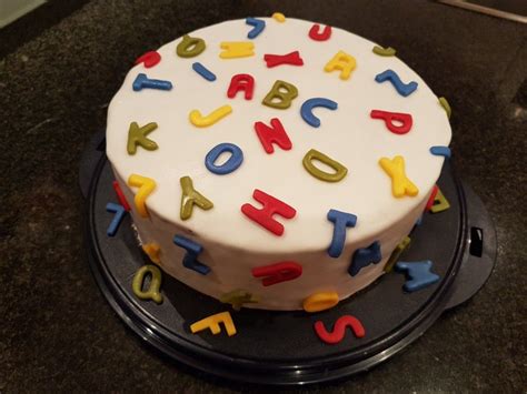 Das grundrezept des kuchens ist von sarah: Biscuittorte mit Ganachefüllung und Fondantüberzug | Torte ...