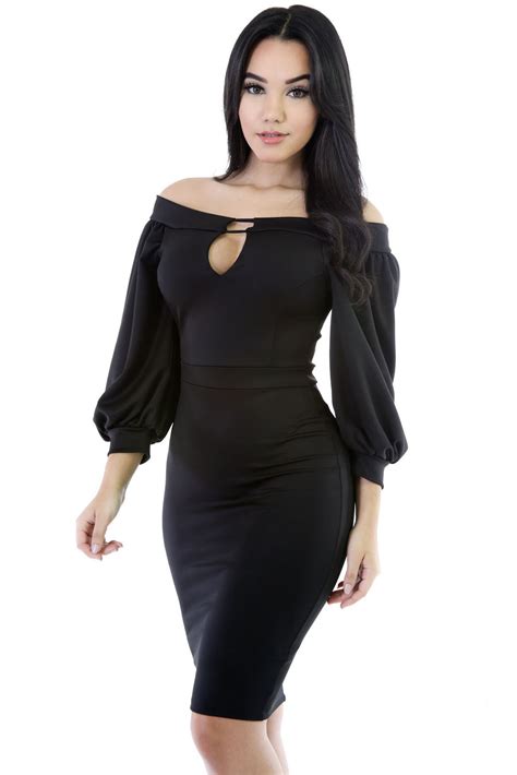 Черное платье футляр до колен с приспущенными длинными рукавами