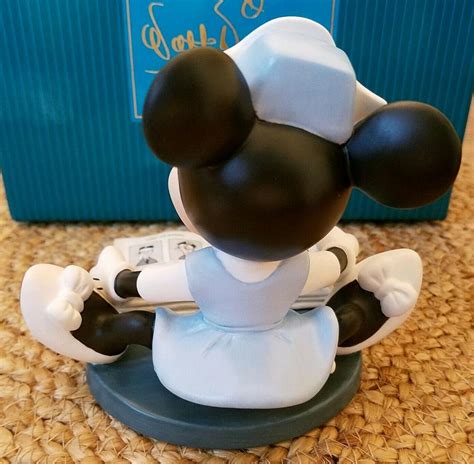 Walt Disney Classic Collection Wdcc Minnie Mouse Student Nurse