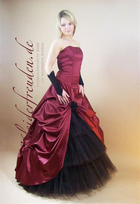 Die wichtigste entscheidung bei der vorbereitung auf die braut ist die auswahl des brautkleides. Romantisches Brautkleid rot schwarz günstig - Kleiderfreuden