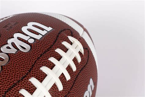 American Football Ball On White Background Creative Commons Bilder