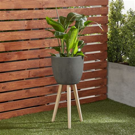 Decmode Modern Style Large Round Black Clay Plant Stand With Tripod
