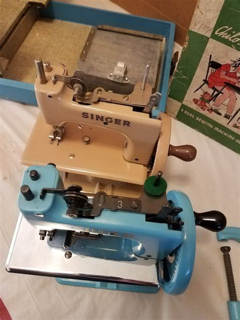 1950s Rare Blue Singer Sewhandy Model 20 Childs Toy Sewing Machine In