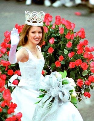 SOPHIA BUSH rose queen - See best of PHOTOS of the actor | Rose queen, Rose parade, Flower girl ...