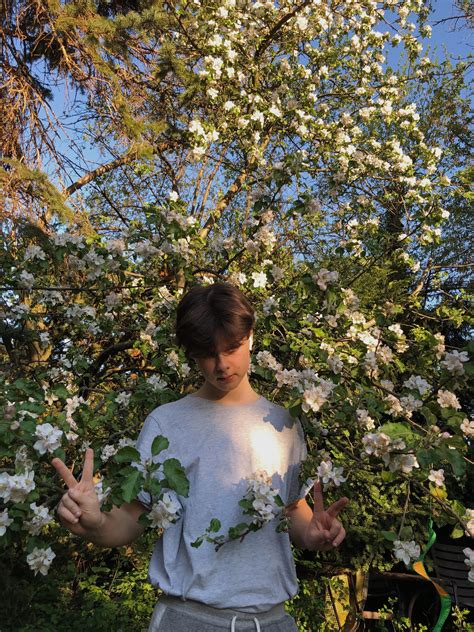 Aesthetic Flower Boy 🥀 Flower Boys Flower Girl Photos Vsco Photography