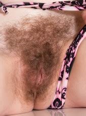 Temar Strips Off Her Bikini The Hairy Lady Blog