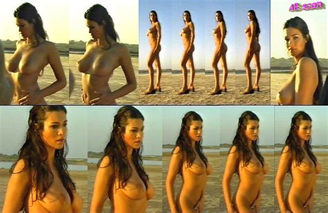 Manuela Arcuri Desnuda En Making Of Calendar Panorama 2001