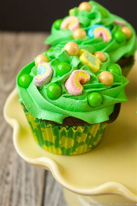Hidden Treasure Cupcakes For St Patricks Day Moms And Munchkins