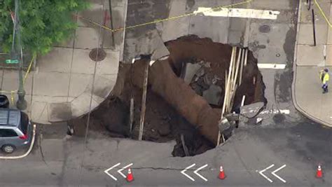 Massive Sinkhole Swallows Intersection In Sunset Park Brooklyn Abc7