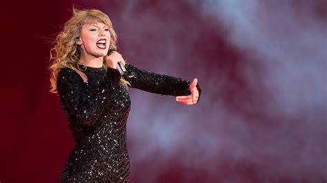 Coronavirus Taylor Swift Helps Nashville Record Store Employees Rent