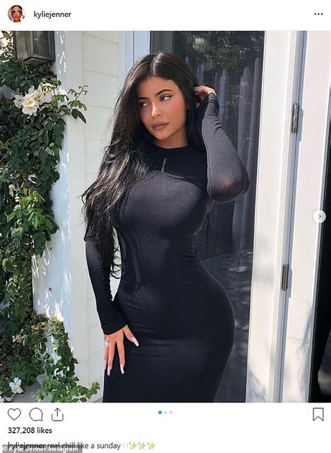 Kylie Jenner Sends Temperatures Soaring As She Flaunts Her Curves Best World News