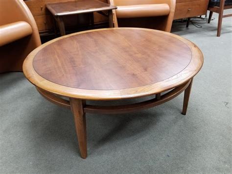 Mid Century Modern Round Walnut Coffee Table By Lane Peg Leg Vintage