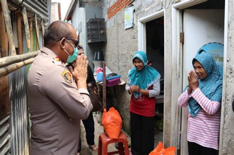 Polres Tangsel Peduli Bagikan Sembako Ke Masyarakat Polres Tangerang