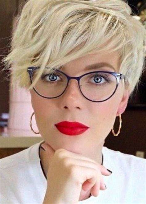 47 Chic Short Haircuts With Glasses Page 11 Of 47