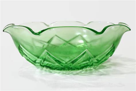 Ca Hazel Atlas Diamond Arches Green Vaseline Ruffled Bowl