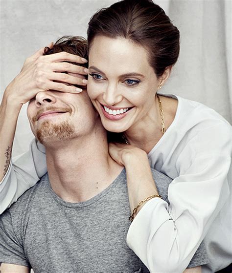 Οι αποδείξεις για ενδοοικογενειακή βία έτοιμη να ξεκινήσει είναι η δίκη για το πολύκροτο. Η Αντζελίνα Τζολί φωτογραφίζεται με τον (δεύτερο) πιο ...