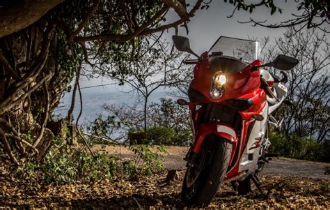 Hyosung Gt250r Review Pros Cons Specs And Ratings
