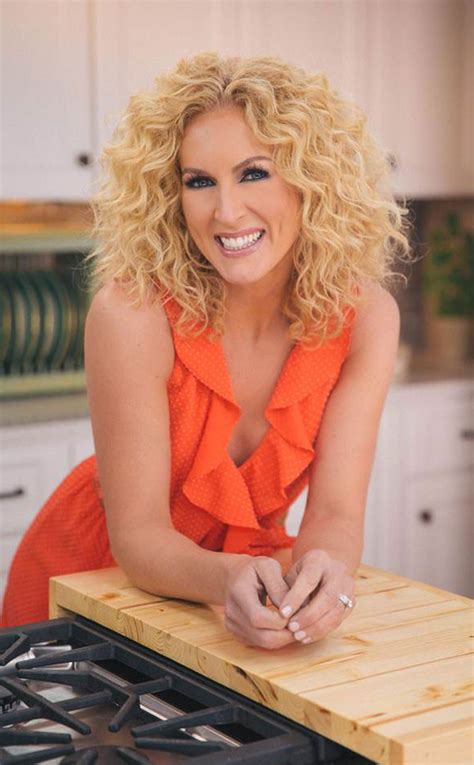Little Big Towns Kimberly Schlapman Shares Her Favorite Holiday Recipe