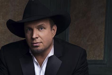 Garth Brooks Is Bringing His One Man Show To Las Vegas Sounds Like