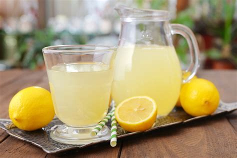 Top 25 Unbelievable Uses For Lemon Juice