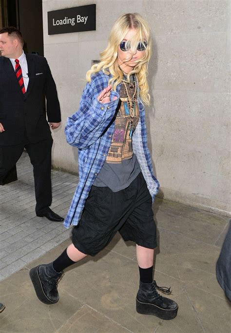 Taylor Momsen Rocks Awesome 90s Grunge Style With Oversized Blue Plaid