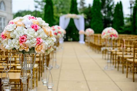 27 Best Wedding Venues Filled With Ideas For Your Big Day - Parade