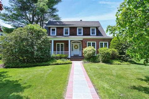 299 Woodland Dr Brightwaters Ny 11718 ®