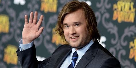 Haley joel osment is an american actor who has proven himself as one of the best young actors of his generation. Haley Joel Osment Dishes On His 'Nasty' Role In Upcoming ...