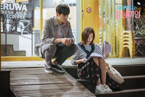 As mi rae begins to get teased once more and labeled gangnam beauty, the cold, aloof but kind inside kyung suk becomes the one person that 5 korean film messages sent to you about beauty appearance. My ID is Gangnam Beauty (내 아이디는 강남미인) - Drama - Picture ...