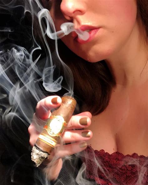 Pin By Allen On A Cigargirls 02 In 2020 Cigar Girl Cigar Lovers Cigar Tube