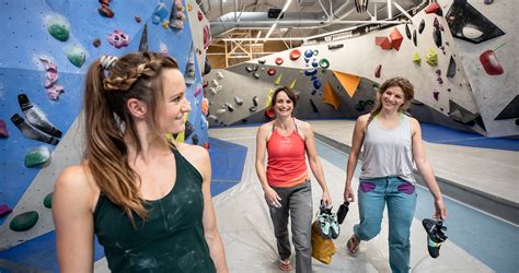 Il bouldering è un'attività di arrampicata su massi nata intorno agli anni settanta.i massi possono essere naturali o artificiali, come nel caso delle competizioni. Packliste Bouldern: Das gehört mit in die Halle & an den Fels